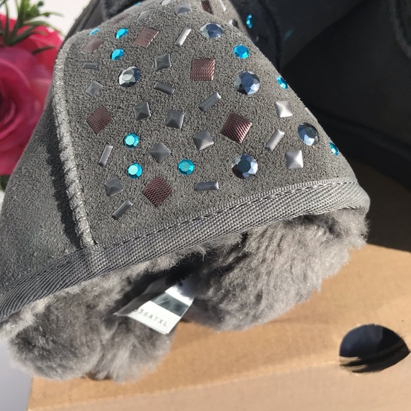 UGG Classic Short Stud II - Picture 9 of 10